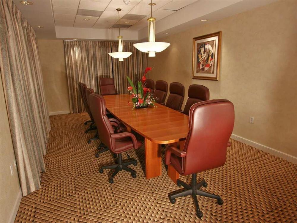 Hotel Homewood Dulles-international Airport 3*