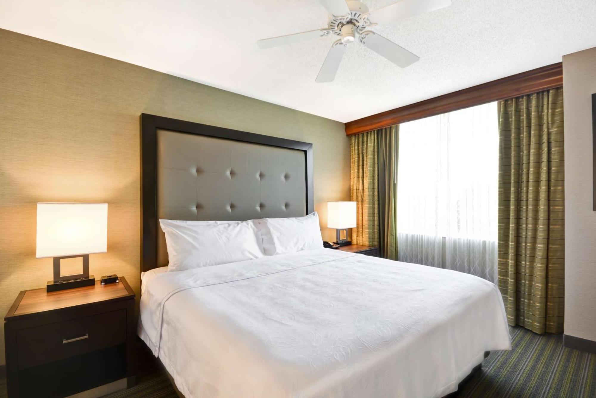 Hotel Homewood Dulles-international Airport 3*
