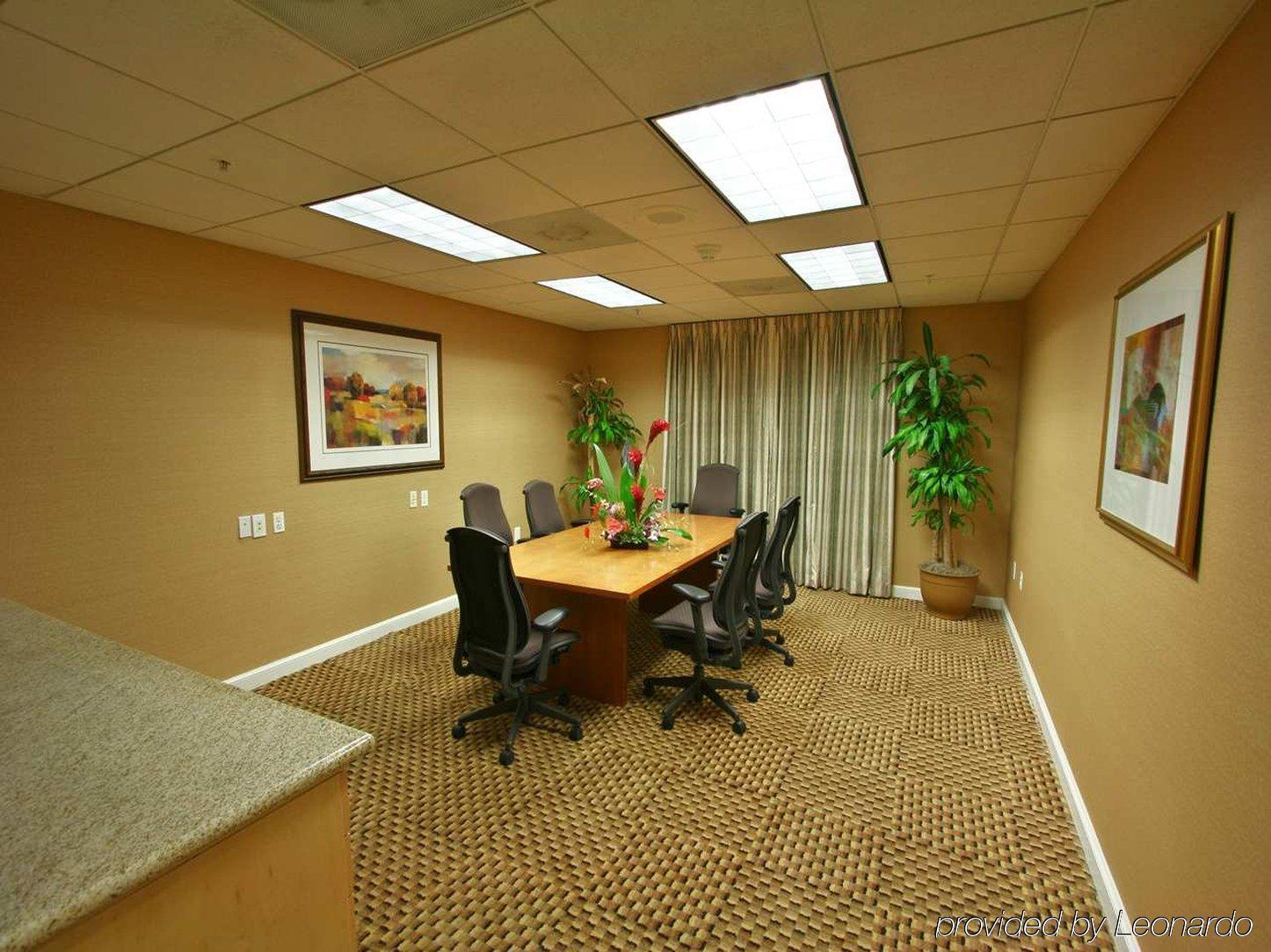 Hotel Homewood Dulles-international Airport 3*